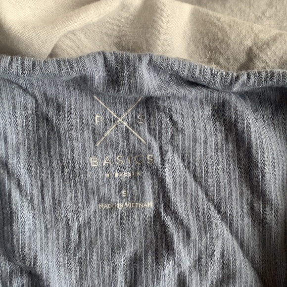 Summer top bundle - Picture 4 of 9